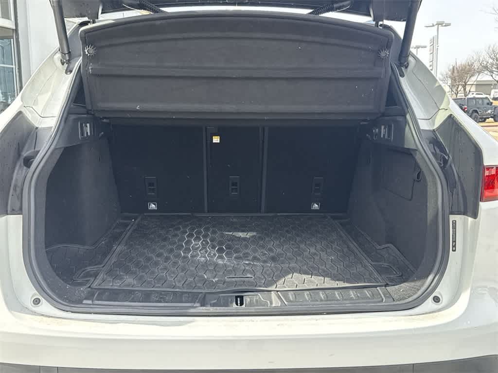 Thumbnail: 2017 Jaguar F-Pace - 12