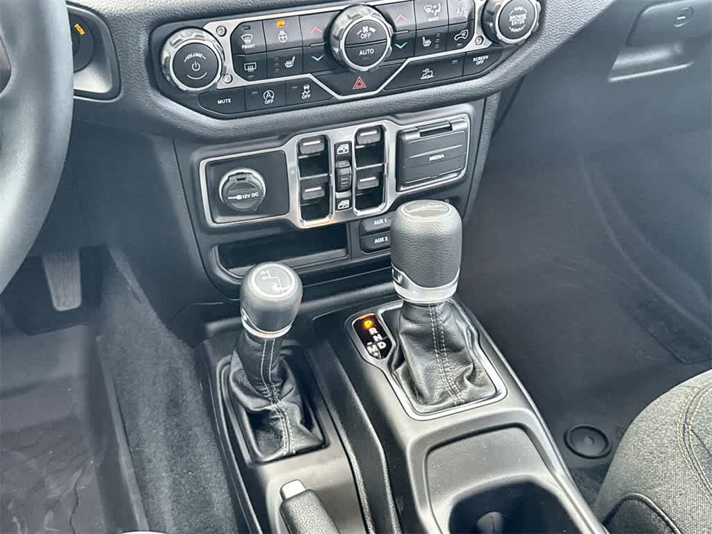 Thumbnail: 2025 Jeep Gladiator - 17