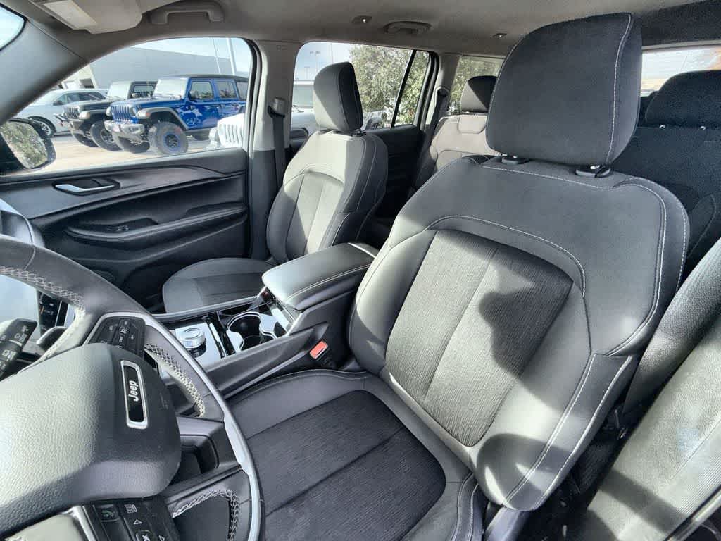 Thumbnail: 2023 Jeep Grand Cherokee L - 11