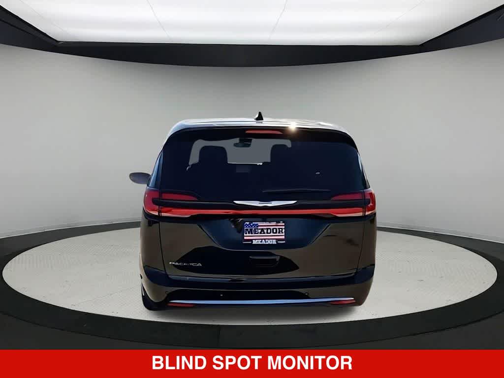 Thumbnail: 2026 Chrysler Pacifica - 7