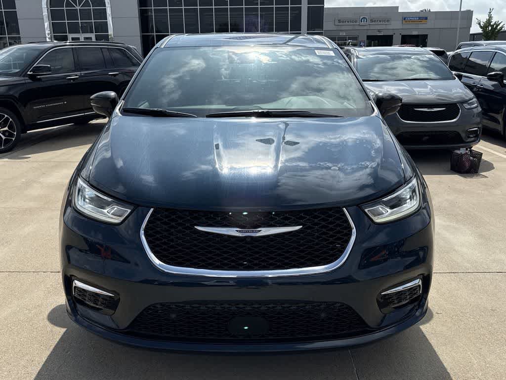 Thumbnail: 2025 Chrysler Pacifica - 6