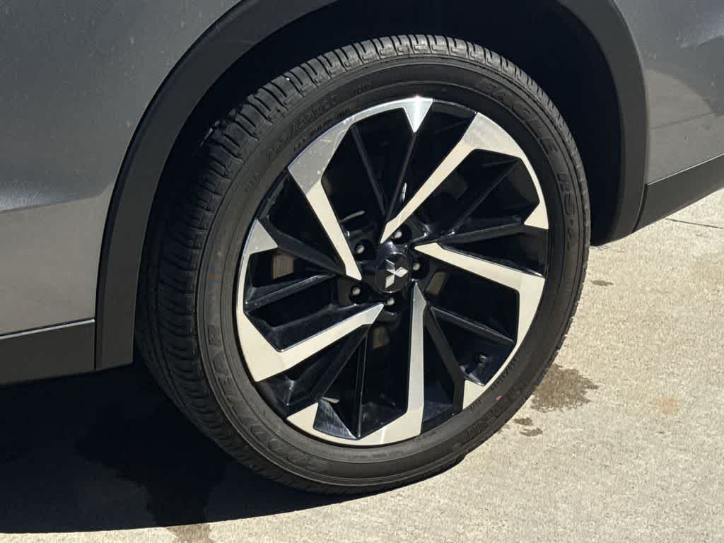 Thumbnail: 2024 Mitsubishi Outlander - 10