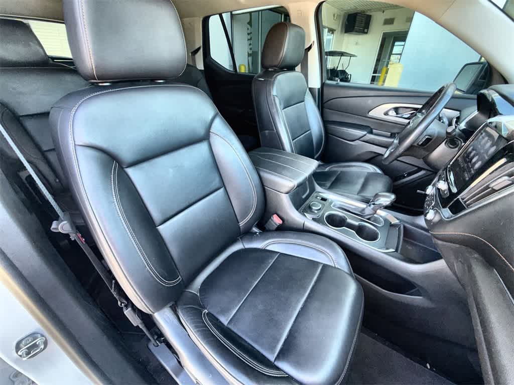 Thumbnail: 2021 Chevrolet Traverse - 14