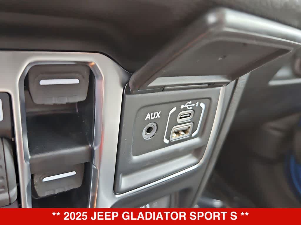 Thumbnail: 2025 Jeep Gladiator - 33