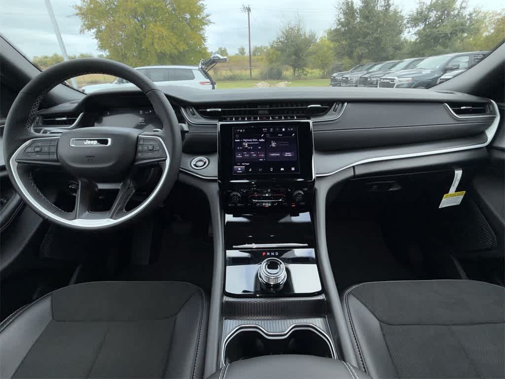 Thumbnail: 2025 Jeep Grand Cherokee - 14