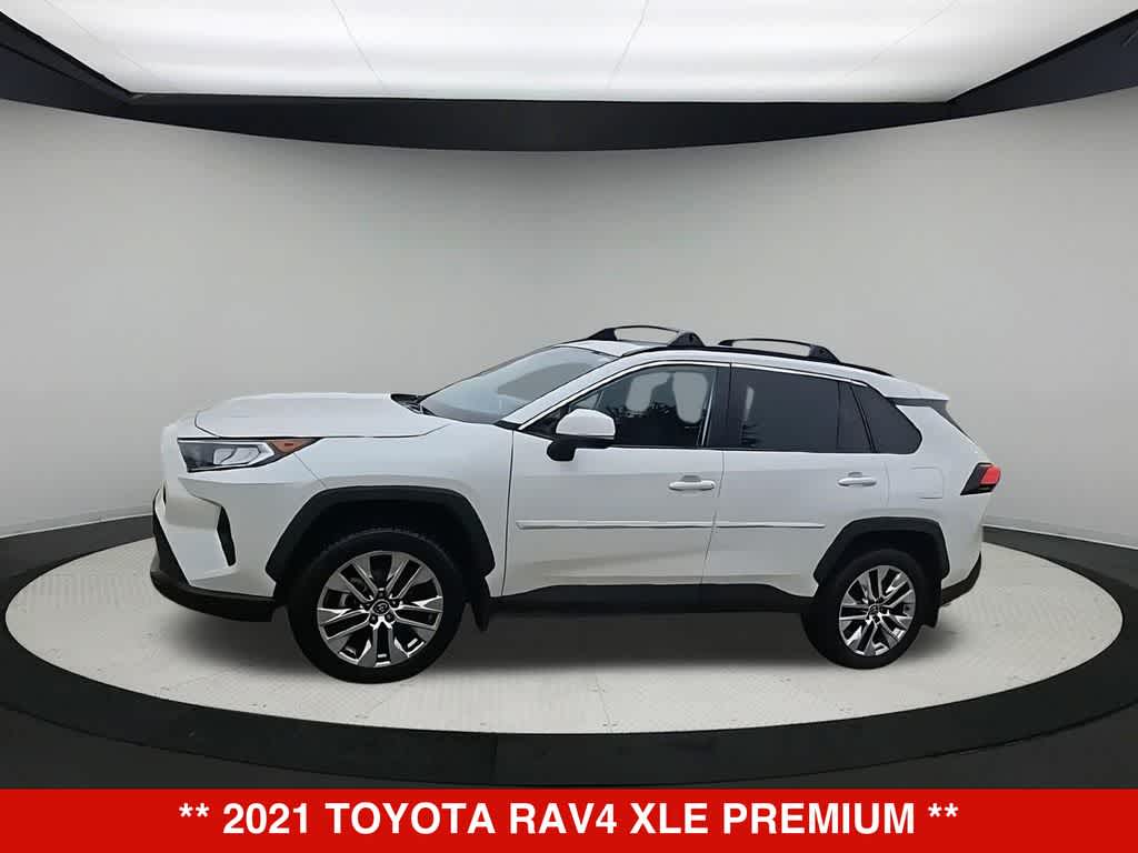 Thumbnail: 2021 Toyota RAV4 - 4
