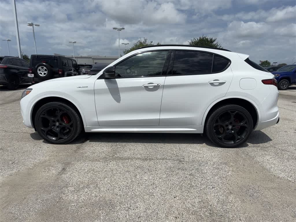2022 Alfa Romeo Stelvio Ti photo 3
