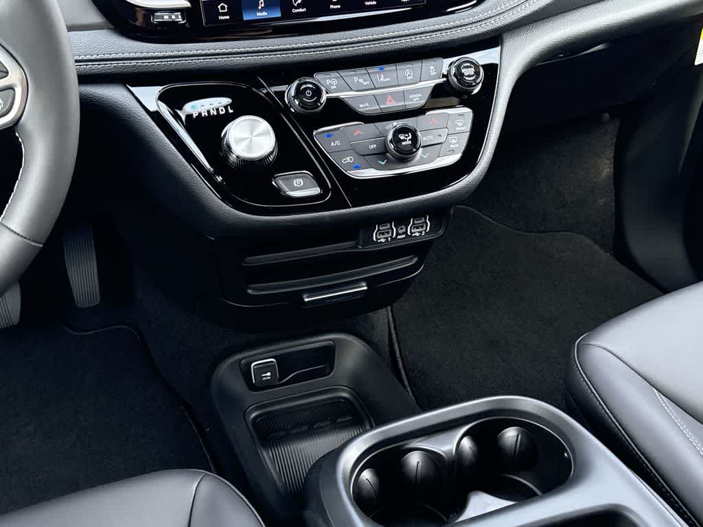 Thumbnail: 2025 Chrysler Pacifica - 17