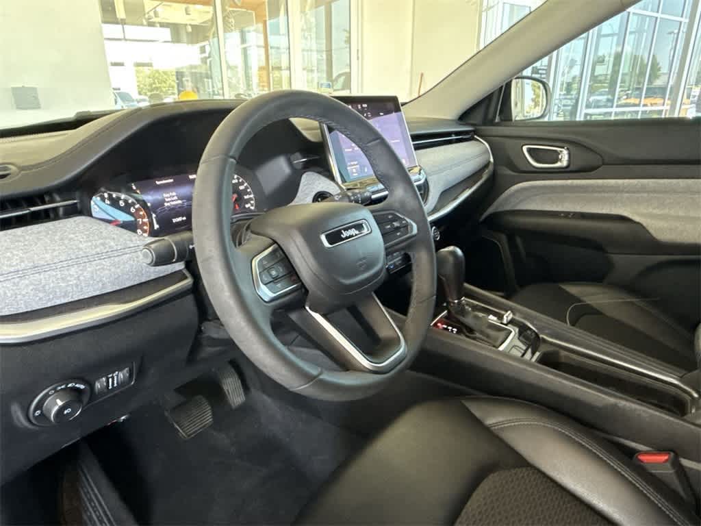 2022 Jeep Compass Latitude photo 2