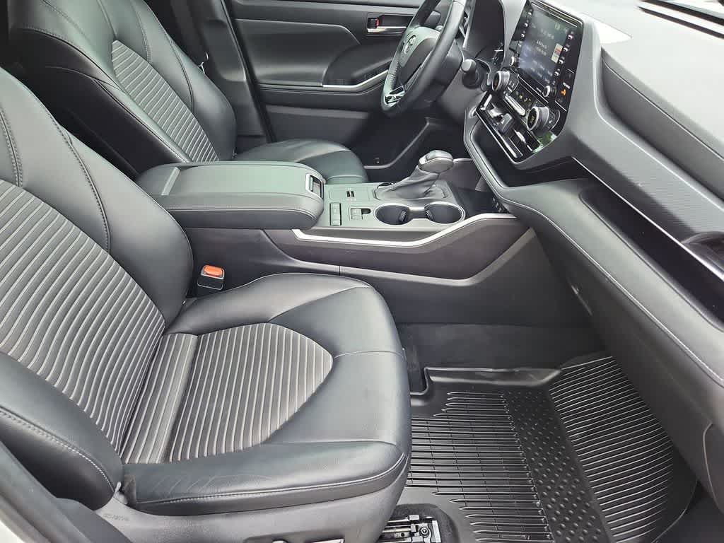 Thumbnail: 2021 Toyota Highlander - 24