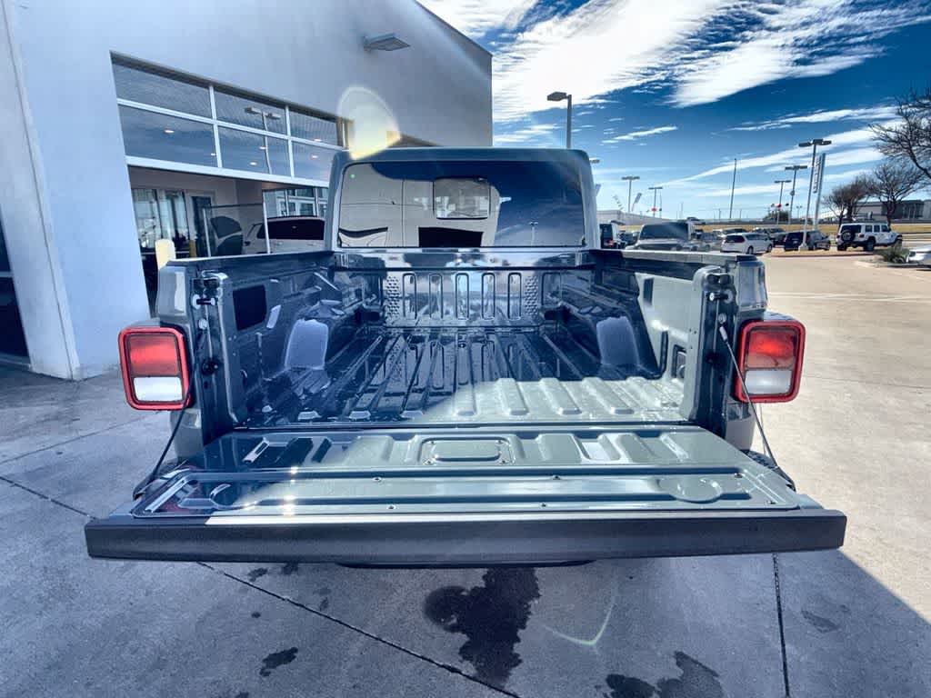 Thumbnail: 2026 Jeep Gladiator - 21