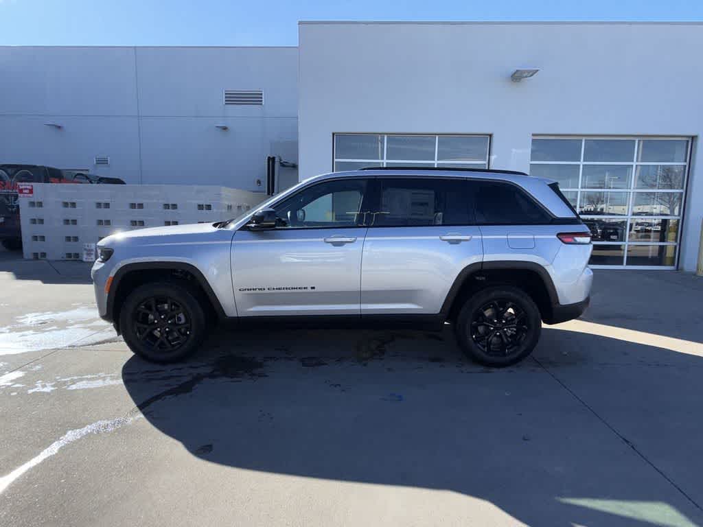 Thumbnail: 2026 Jeep Grand Cherokee - 3