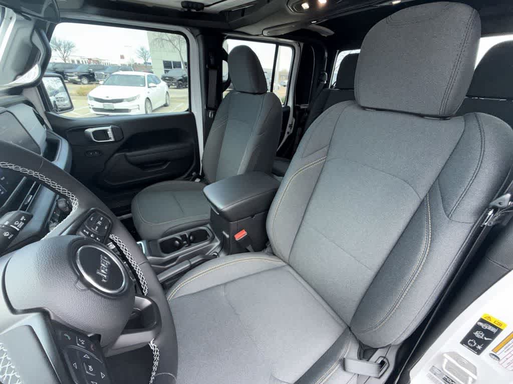 Thumbnail: 2025 Jeep Gladiator - 11