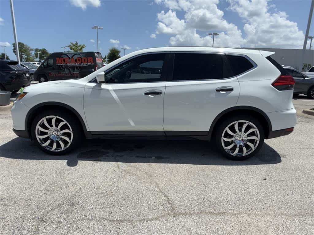 Thumbnail: 2017 Nissan Rogue - 3