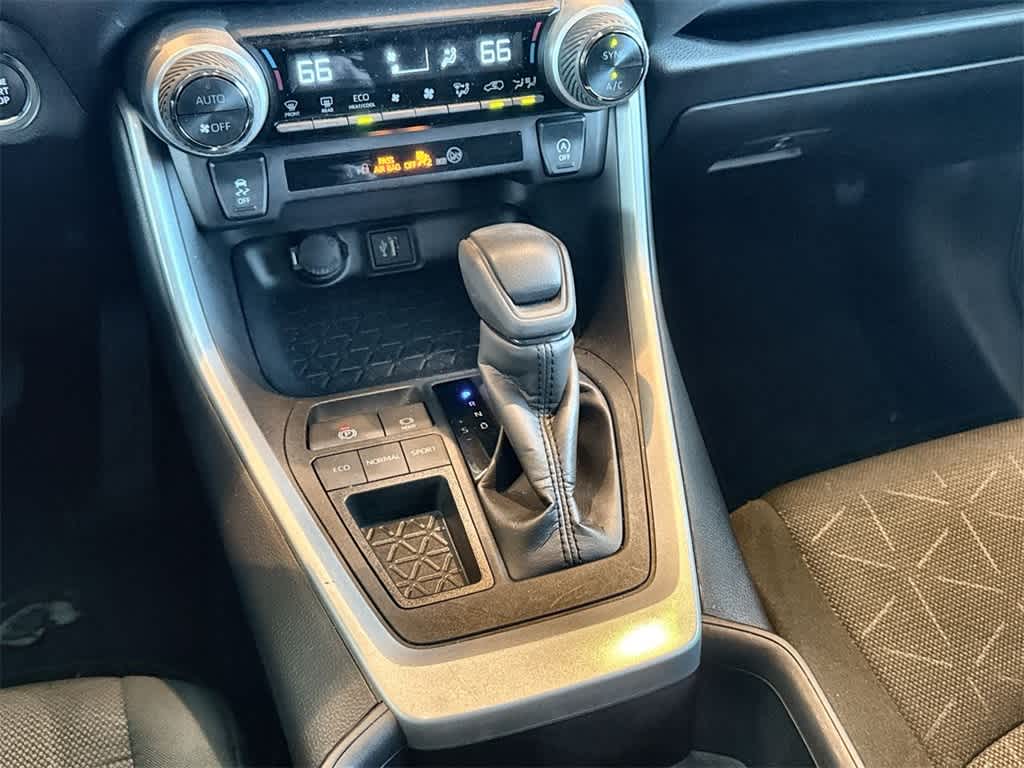 Thumbnail: 2025 Toyota RAV4 - 17