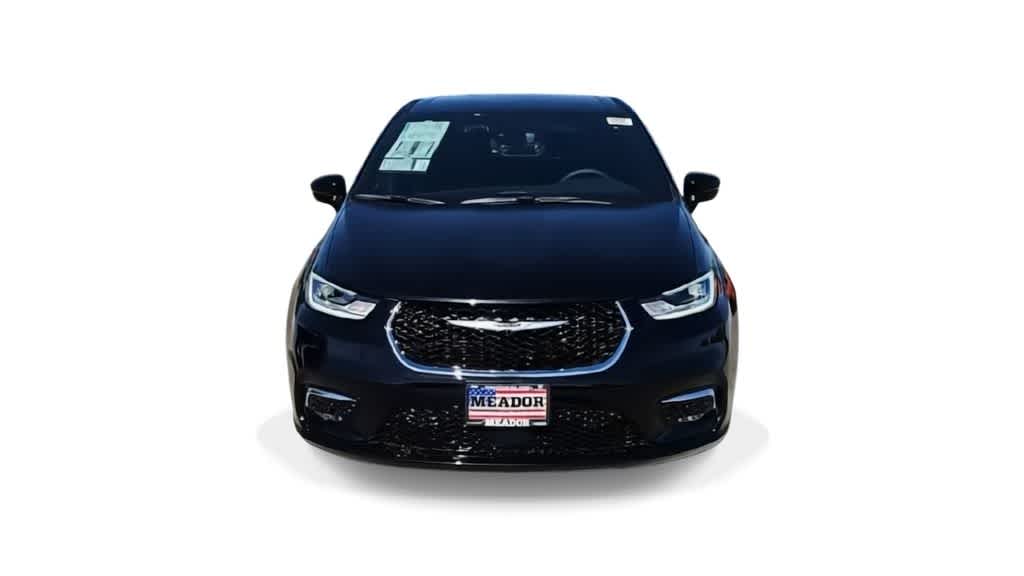 Thumbnail: 2026 Chrysler Pacifica - 3