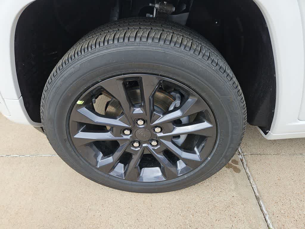 Thumbnail: 2026 Jeep Grand Cherokee - 14