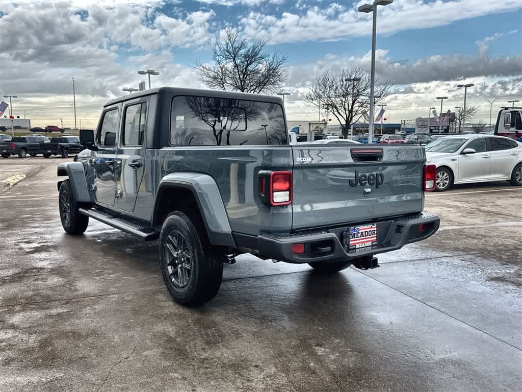 Thumbnail: 2025 Jeep Gladiator - 4