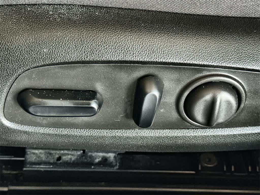 Thumbnail: 2023 Chevrolet Malibu - 25