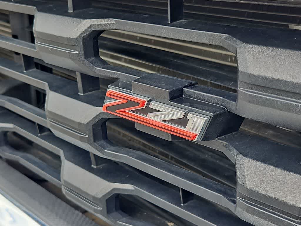 Thumbnail: 2022 Chevrolet Silverado 3500 - 13