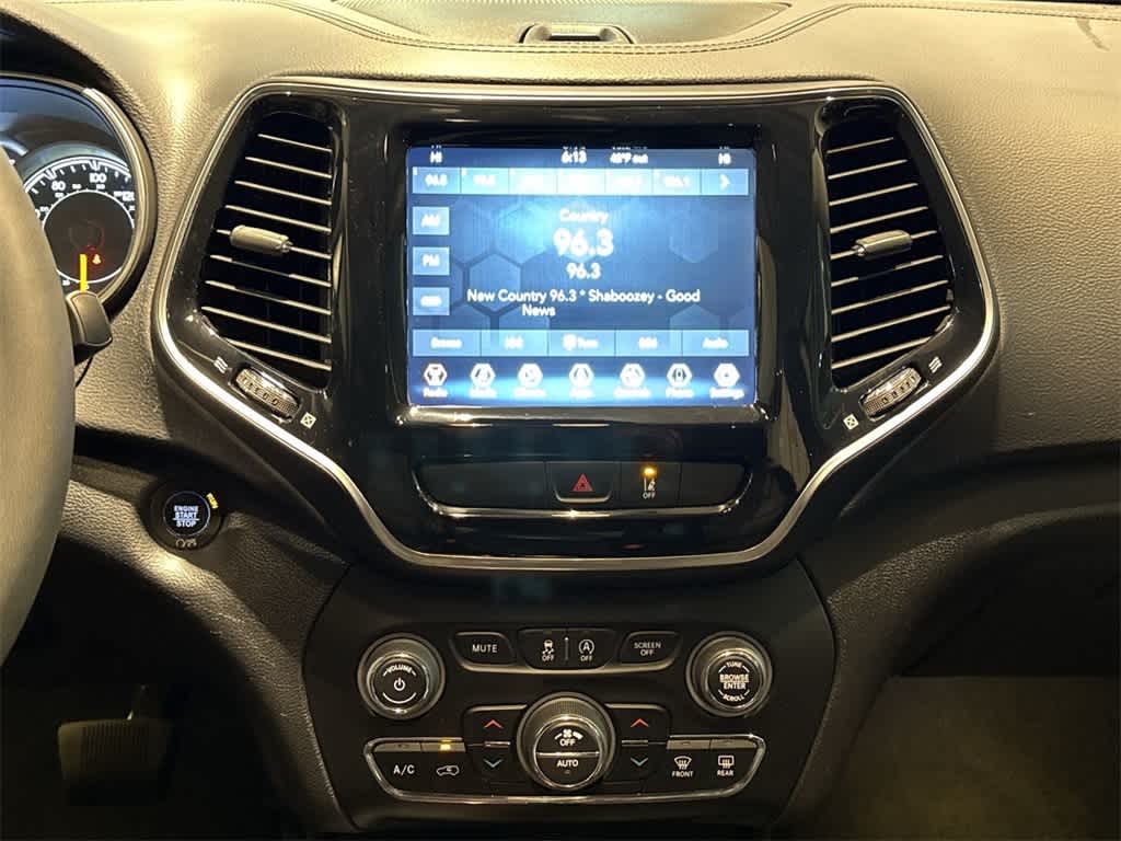 Thumbnail: 2022 Jeep Cherokee - 16