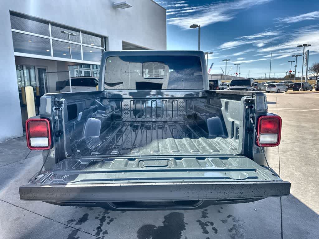 Thumbnail: 2026 Jeep Gladiator - 21