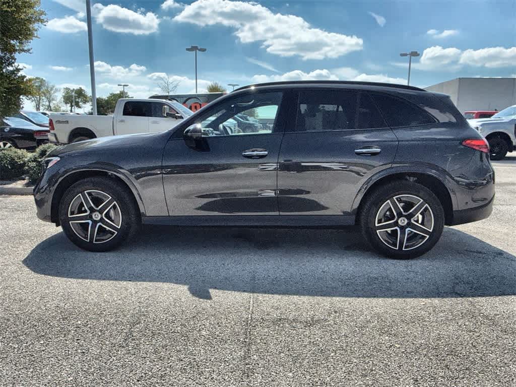 2025 Mercedes Benz GLC 300 photo 3