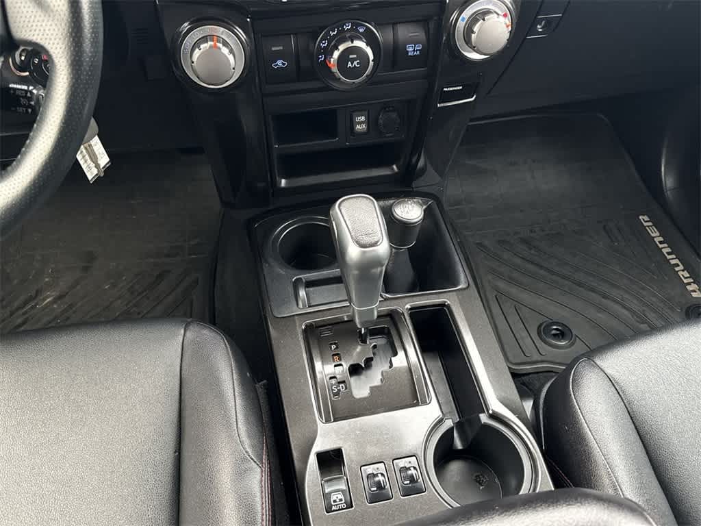 Thumbnail: 2016 Toyota 4Runner - 18