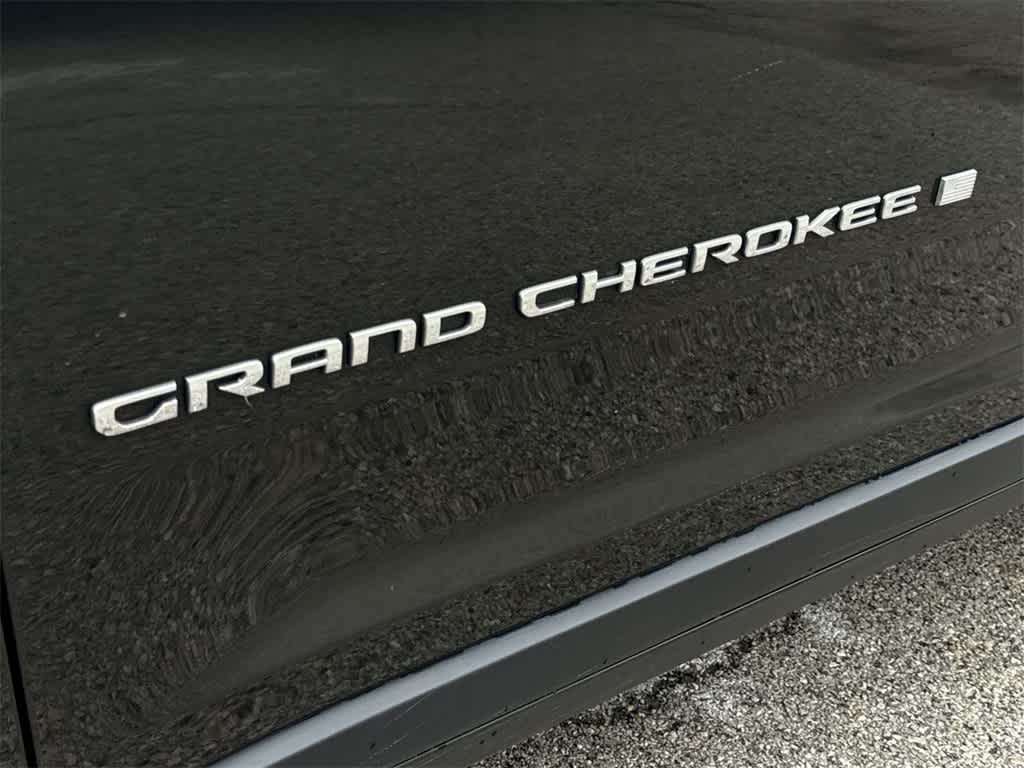 Thumbnail: 2022 Jeep Grand Cherokee L - 8
