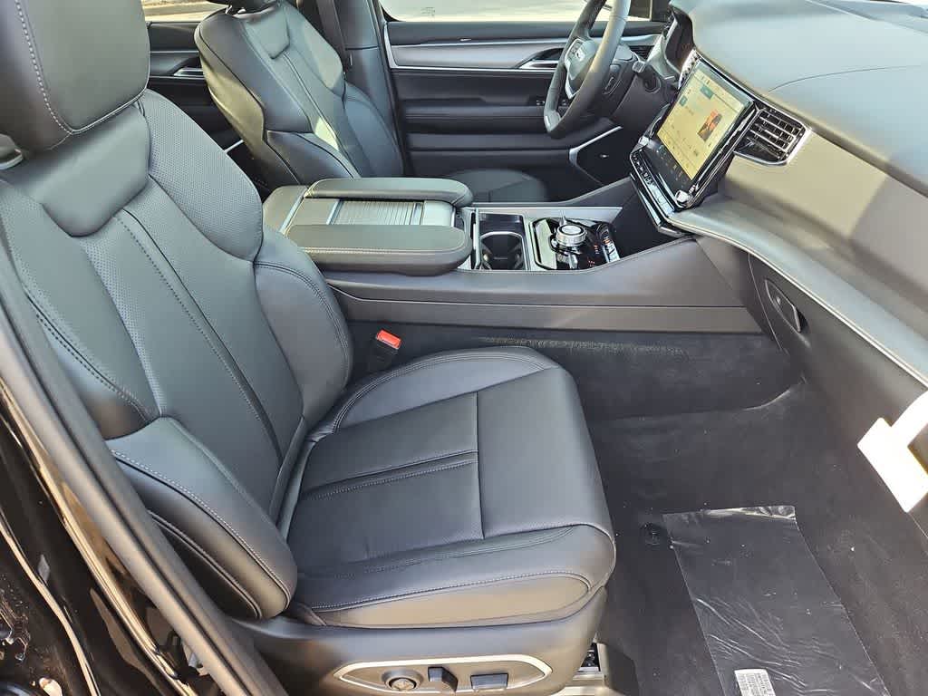 Thumbnail: 2026 Jeep Grand Wagoneer - 24