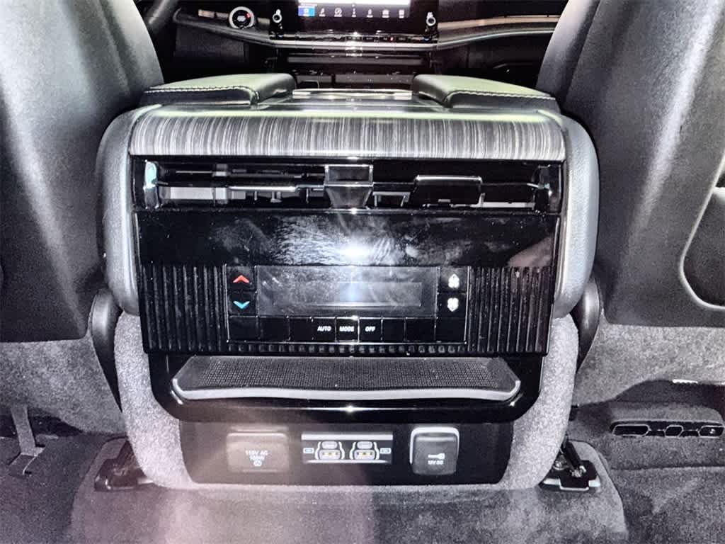 Thumbnail: 2023 Jeep Wagoneer - 22