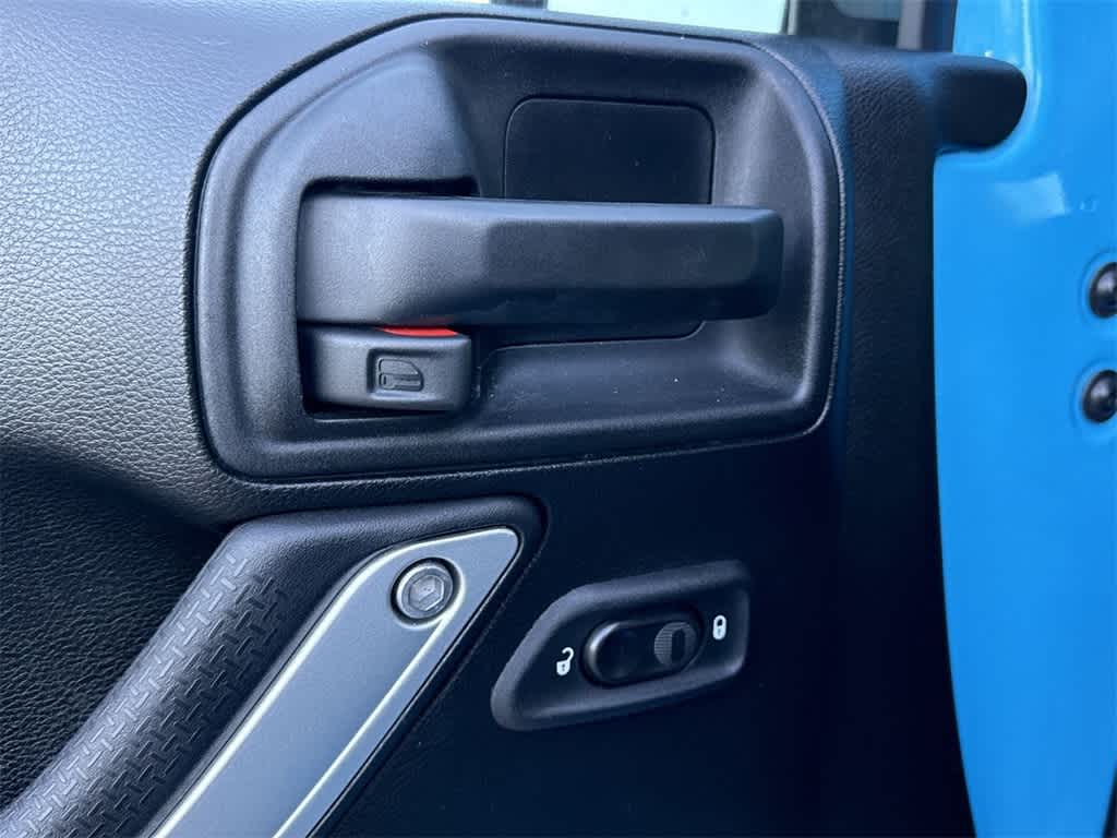 Thumbnail: 2017 Jeep Wrangler - 24