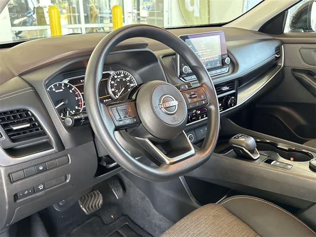 2023 Nissan Rogue SV photo 2