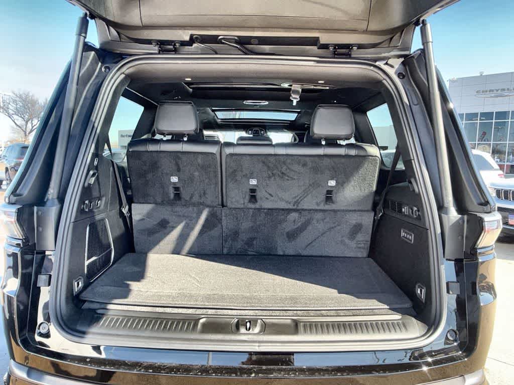 Thumbnail: 2026 Jeep Grand Wagoneer - 23