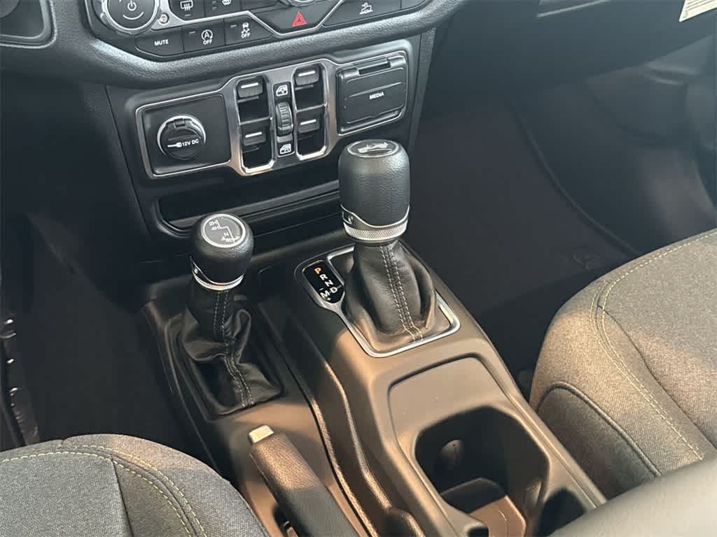 Thumbnail: 2025 Jeep Wrangler - 16