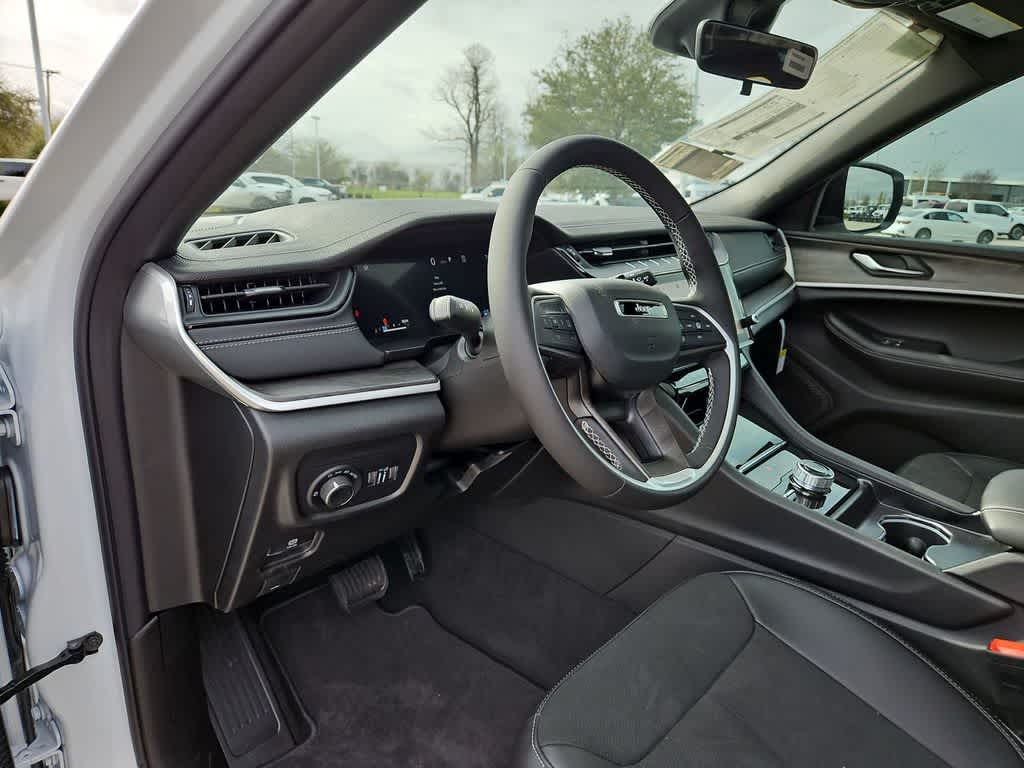 Thumbnail: 2026 Jeep Grand Cherokee L - 16