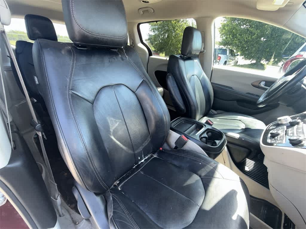 Thumbnail: 2018 Chrysler Pacifica - 15