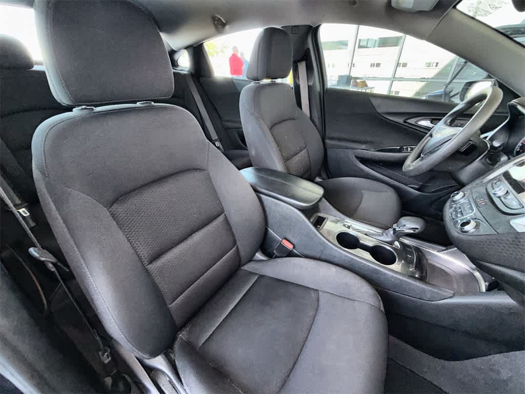 Thumbnail: 2023 Chevrolet Malibu - 14