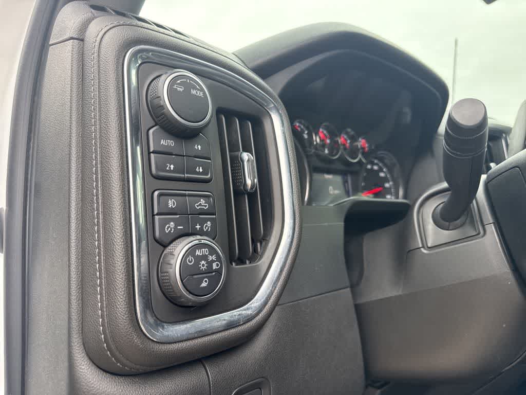 Thumbnail: 2022 Chevrolet Silverado 3500 - 24