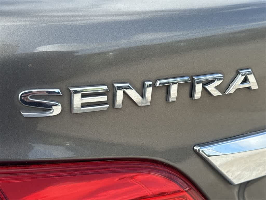 Thumbnail: 2016 Nissan Sentra - 9