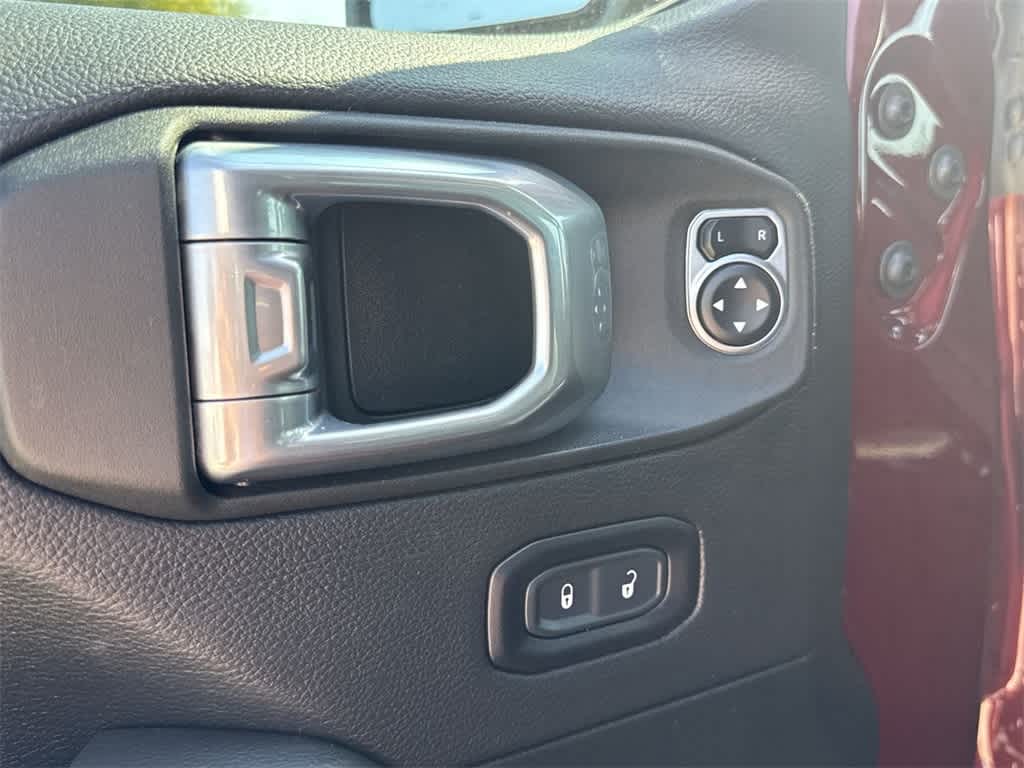Thumbnail: 2021 Jeep Gladiator - 22