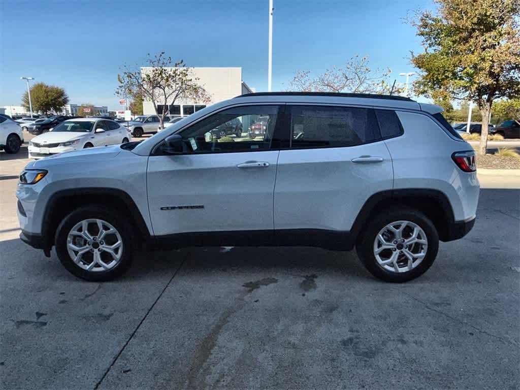 2026 Jeep Compass Latitude photo 2
