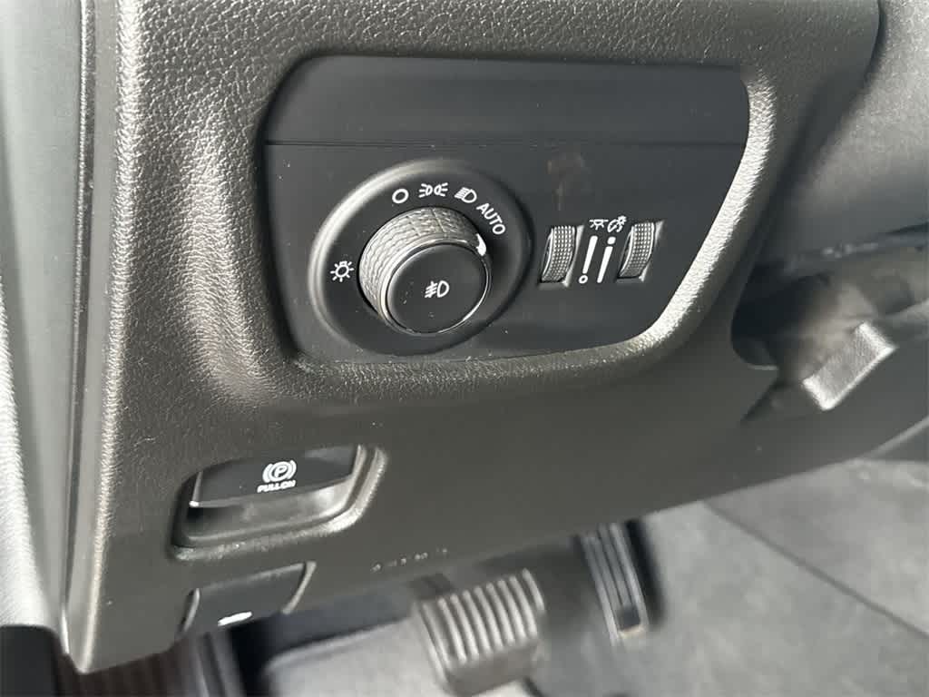 Thumbnail: 2022 Jeep Grand Cherokee - 18