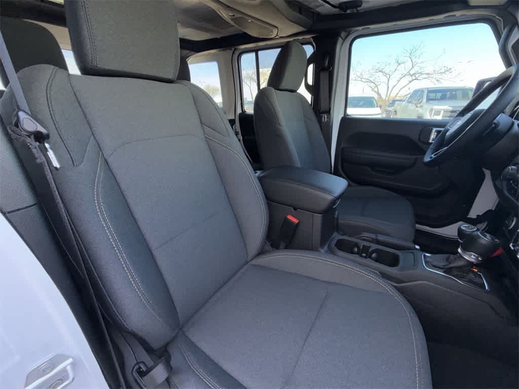 Thumbnail: 2025 Jeep Wrangler - 23