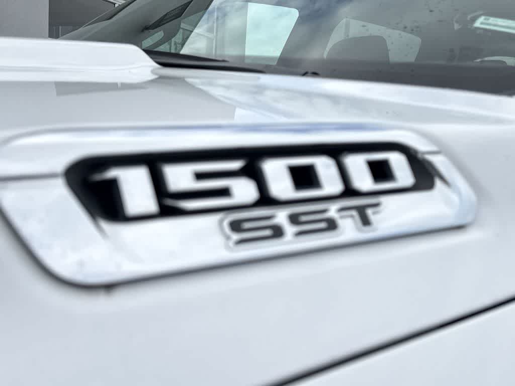 Thumbnail: 2025 RAM 1500 - 8