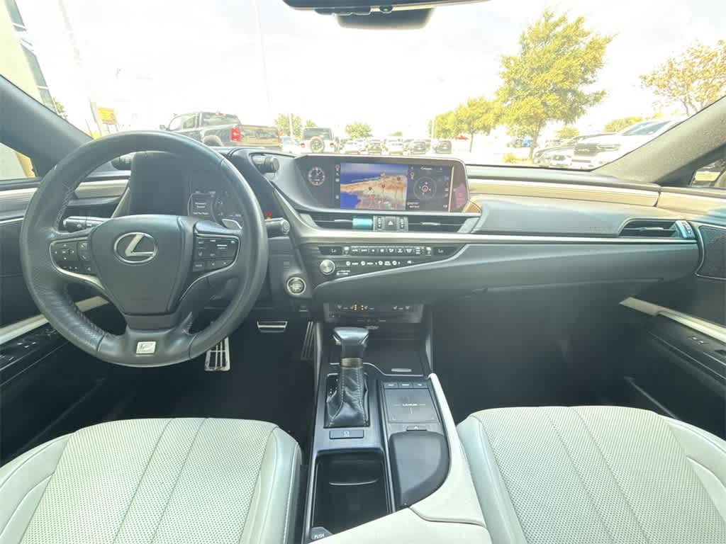 Thumbnail: 2021 Lexus ES - 14