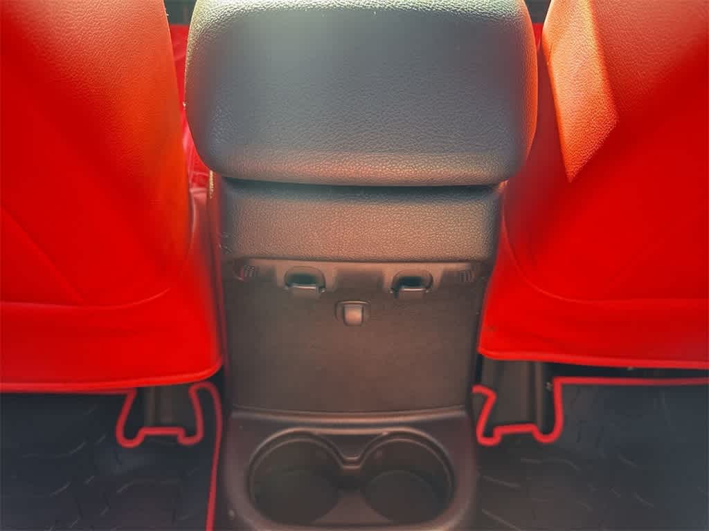 Thumbnail: 2015 Jeep Wrangler - 21