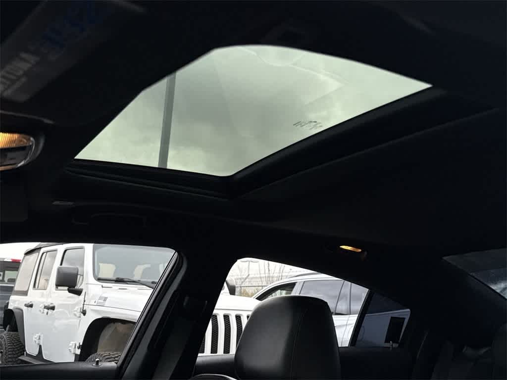 Thumbnail: 2018 Dodge Charger - 24