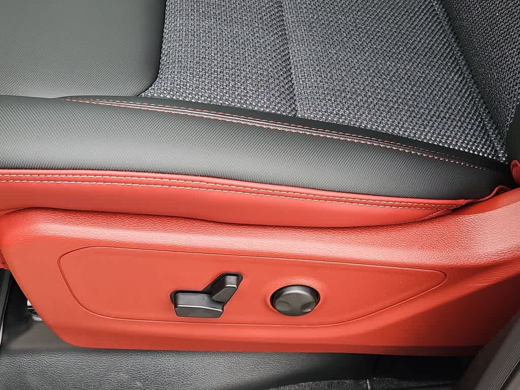 Thumbnail: 2026 RAM 1500 - 18