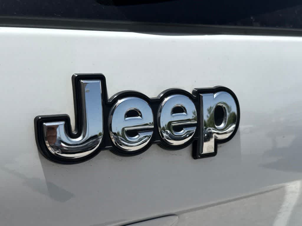 Thumbnail: 2016 Jeep Cherokee - 8